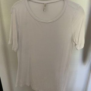 white t shirt w diagonal cut